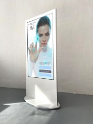 Touch Stele mit 58 Zoll Display